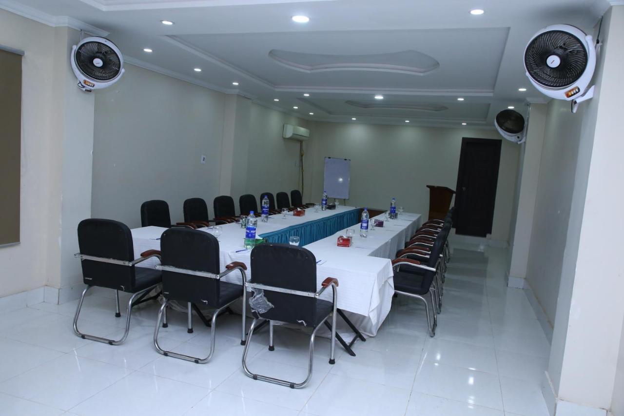 Hotel Crown Inn Multan Exterior foto